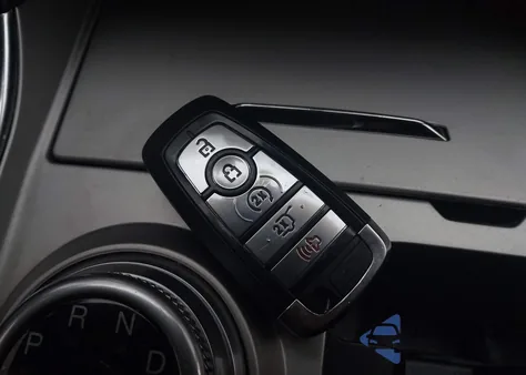 2021 Ford Explorer Xlt z USA, uszkodzony, nr VIN 1FMSK8DH5MGC10278